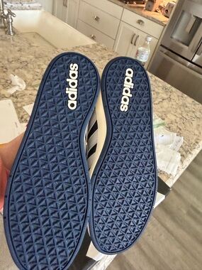 Adidas KAPTIR flow white size 8 women’s sneakers new inbox